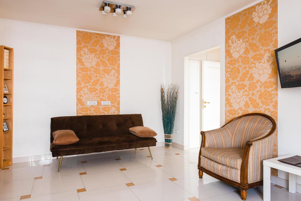 Central 2Br Apartment With Balcony - Italian Church & City View Bukares Bagian luar foto