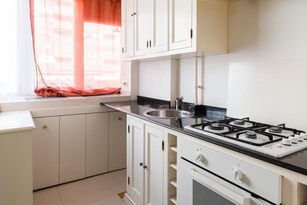 Central 2Br Apartment With Balcony - Italian Church & City View Bukares Bagian luar foto
