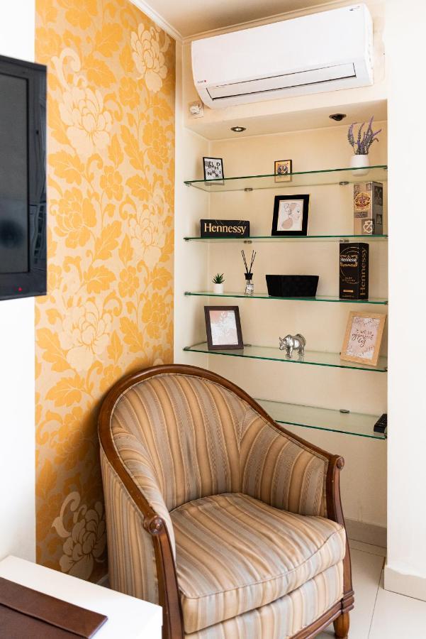 Central 2Br Apartment With Balcony - Italian Church & City View Bukares Bagian luar foto