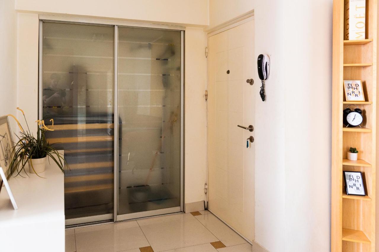 Central 2Br Apartment With Balcony - Italian Church & City View Bukares Bagian luar foto