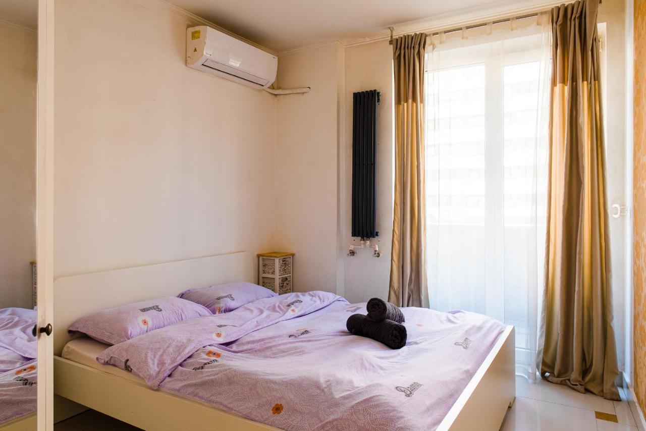 Central 2Br Apartment With Balcony - Italian Church & City View Bukares Bagian luar foto