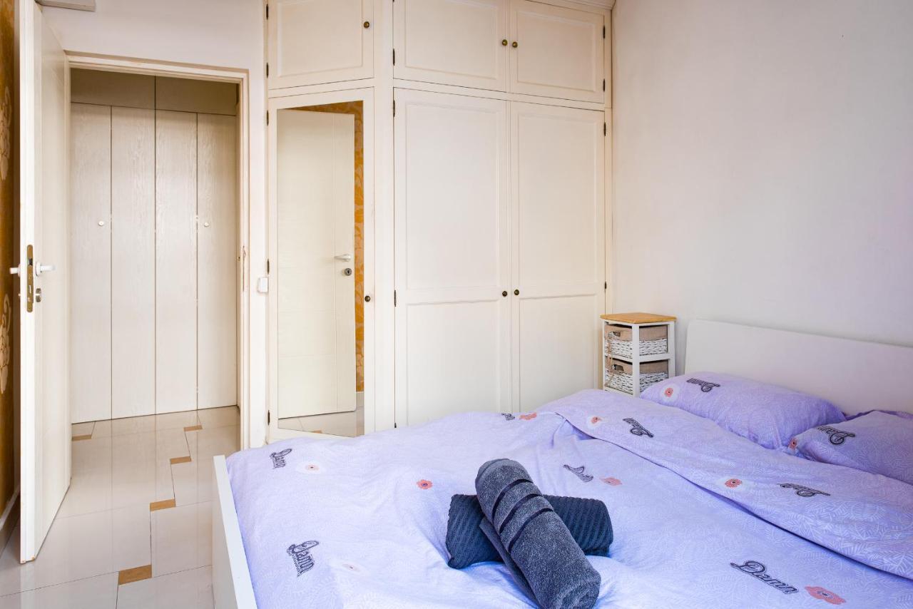 Central 2Br Apartment With Balcony - Italian Church & City View Bukares Bagian luar foto