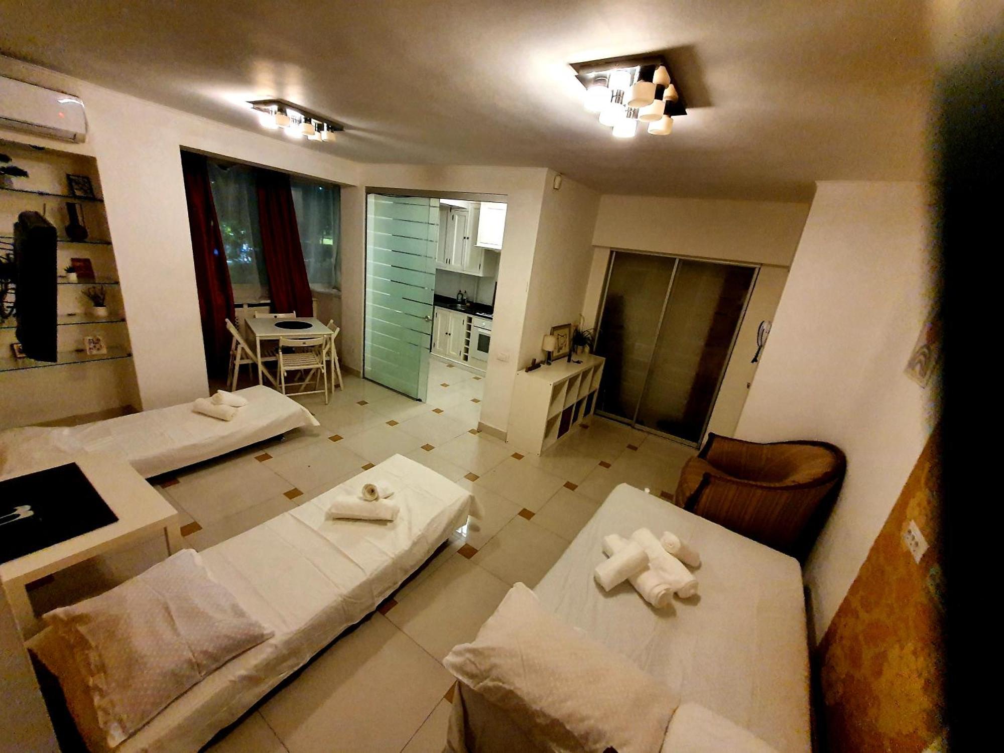Central 2Br Apartment With Balcony - Italian Church & City View Bukares Bagian luar foto